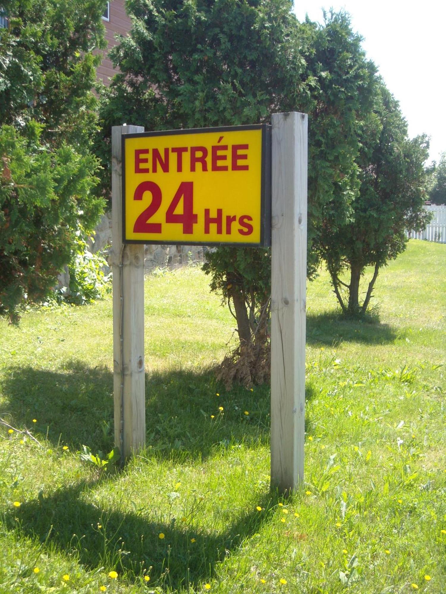 Motel Montreal Notre-Dame-de-l'Ile-Perrot Екстер'єр фото