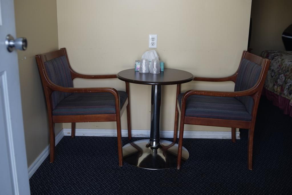 Motel Montreal Notre-Dame-de-l'Ile-Perrot Екстер'єр фото