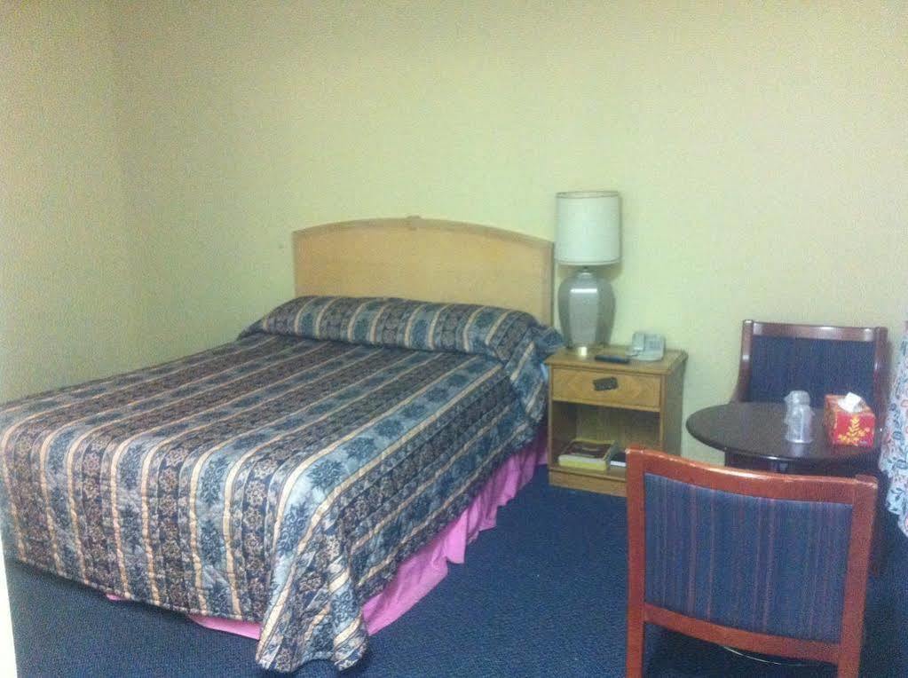 Motel Montreal Notre-Dame-de-l'Ile-Perrot Екстер'єр фото